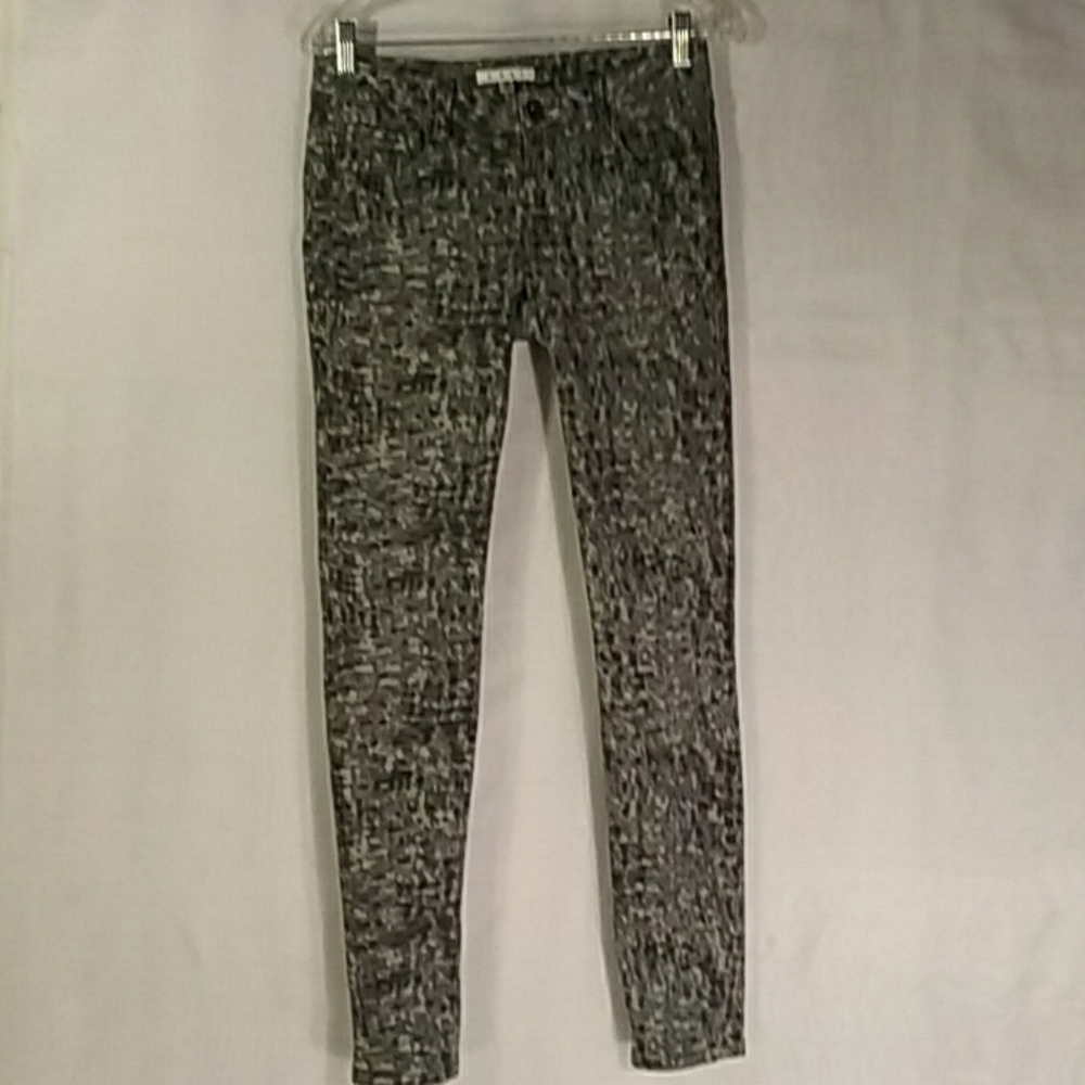 CAbi women's skinny jeans size 2 camo leggings